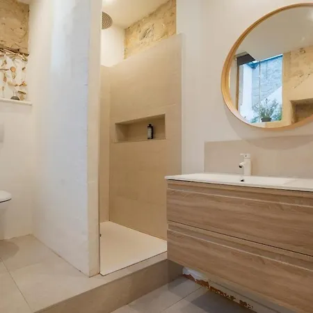 Le Saint Baudile 80sqm Parking Ac Church View * Nimes