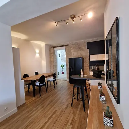 Le Saint Baudile 80sqm Parking Ac Church View Apartment *