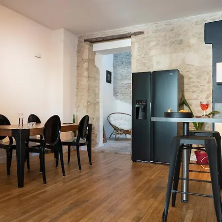 Apartment Le Saint Baudile 80sqm Parking Ac Church View *