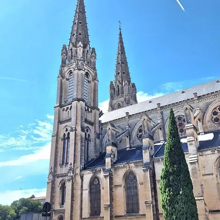 Le Saint Baudile 80sqm Parking Ac Church View Apartment *