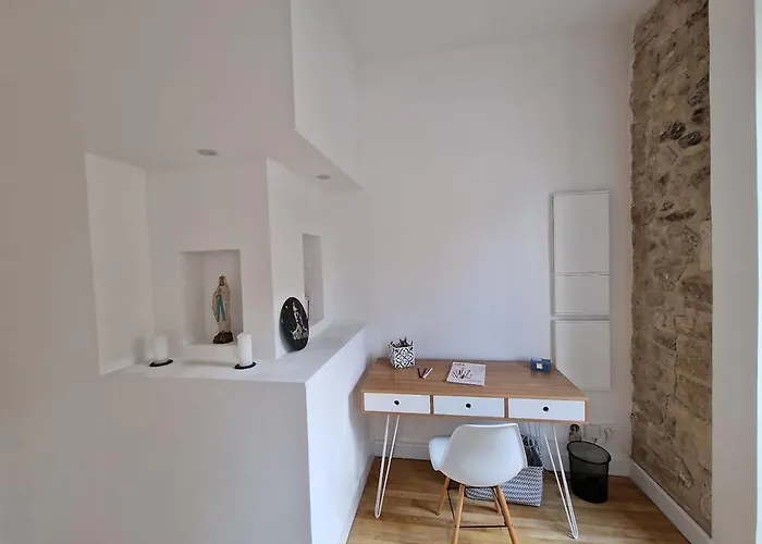 Le Saint Baudile 80sqm Parking Ac Church View Διαμέρισμα *