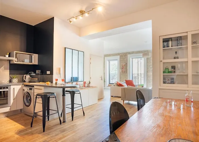 Διαμέρισμα Le Saint Baudile 80sqm Parking Ac Church View Νιμ