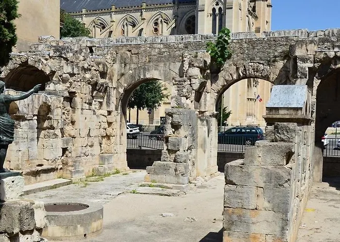 Le Saint Baudile 80sqm Parking Ac Church View Διαμέρισμα