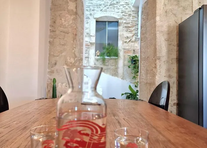 Le Saint Baudile 80sqm Parking Ac Church View * Νιμ