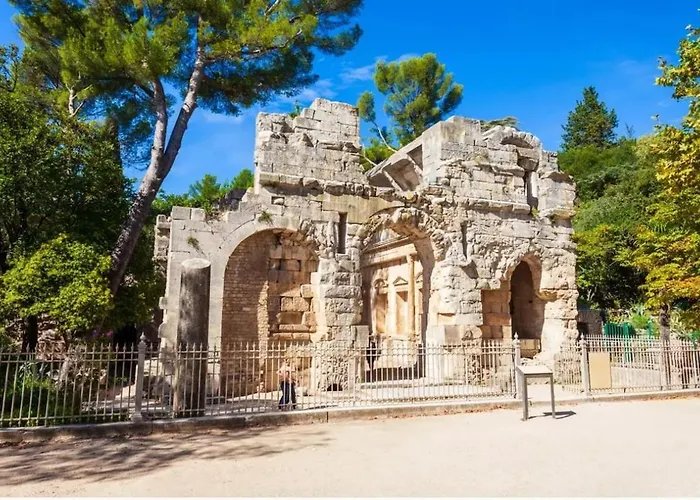 Διαμέρισμα Le Saint Baudile 80sqm Parking Ac Church View