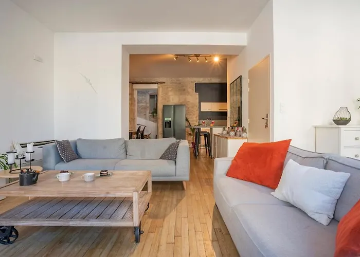 Διαμέρισμα Le Saint Baudile 80sqm Parking Ac Church View Νιμ
