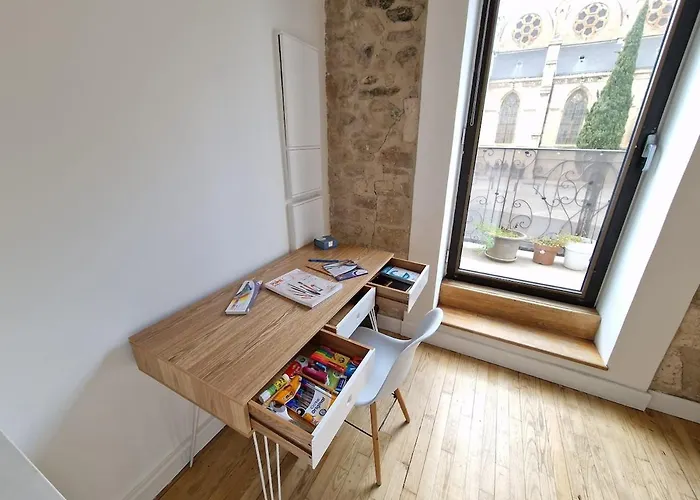 Le Saint Baudile 80sqm Parking Ac Church View * Νιμ