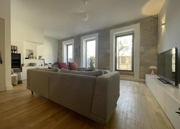 Le Saint Baudile 80sqm Parking Ac Church View Διαμέρισμα *
