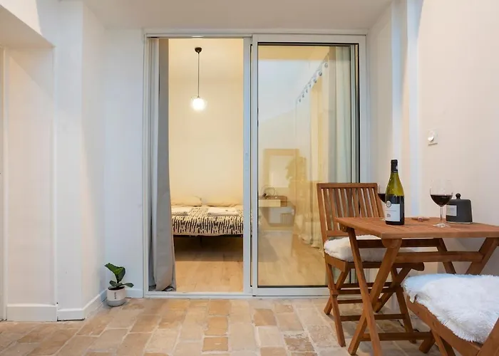 Le Saint Baudile 80sqm Parking Ac Church View *