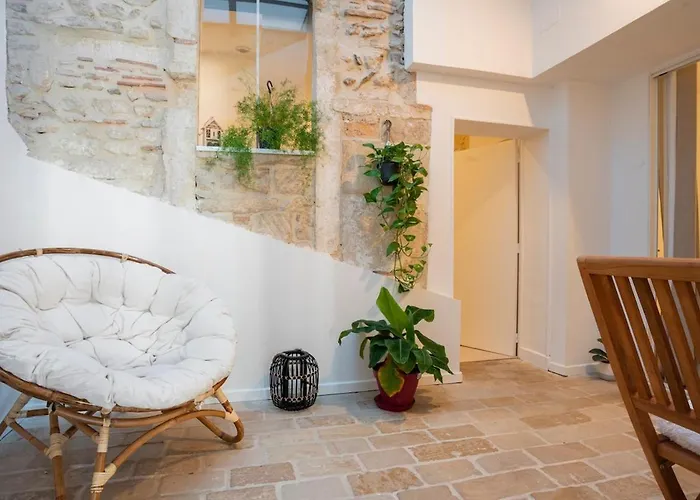 Διαμέρισμα Le Saint Baudile 80sqm Parking Ac Church View
