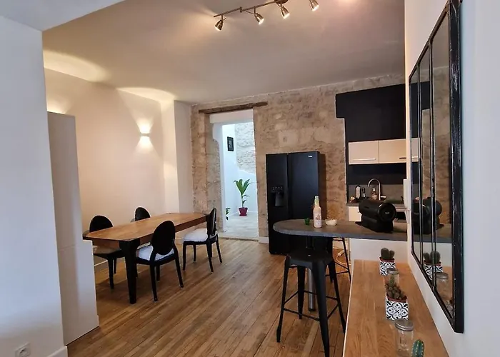 Le Saint Baudile 80sqm Parking Ac Church View Διαμέρισμα *