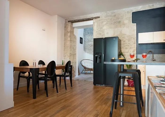 Διαμέρισμα Le Saint Baudile 80sqm Parking Ac Church View *
