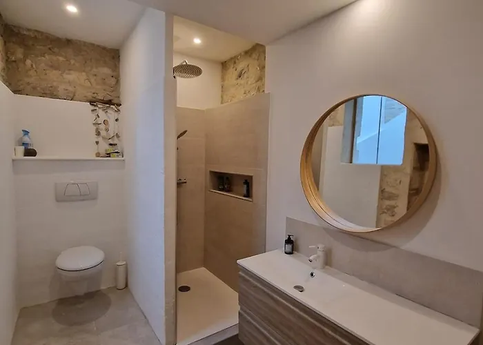 Le Saint Baudile 80sqm Parking Ac Church View Διαμέρισμα Νιμ