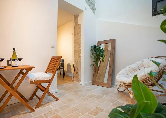 Διαμέρισμα Le Saint Baudile 80sqm Parking Ac Church View Νιμ