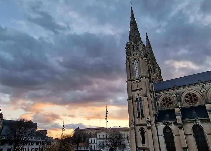 Le Saint Baudile 80sqm Parking Ac Church View Νιμ