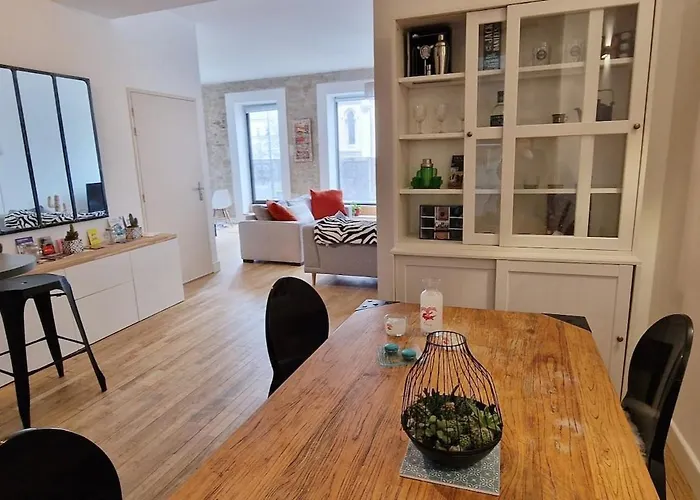 Le Saint Baudile 80sqm Parking Ac Church View * Νιμ