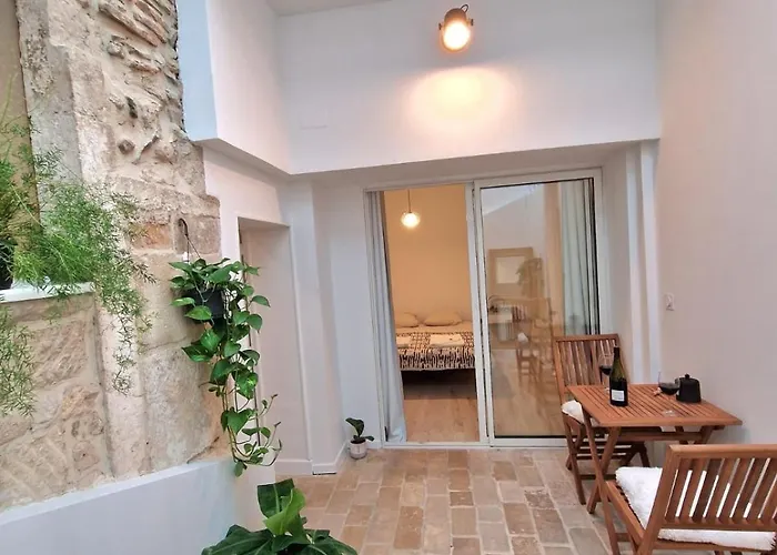 Διαμέρισμα Le Saint Baudile 80sqm Parking Ac Church View