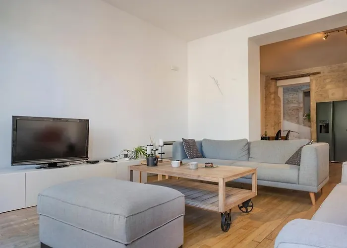 Διαμέρισμα Le Saint Baudile 80sqm Parking Ac Church View Νιμ