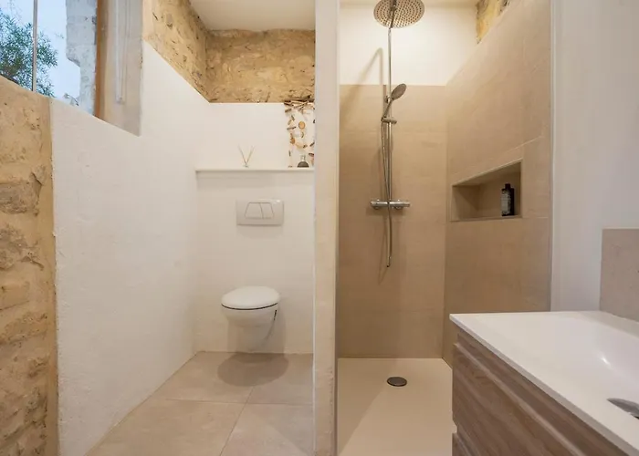 Le Saint Baudile 80sqm Parking Ac Church View Διαμέρισμα