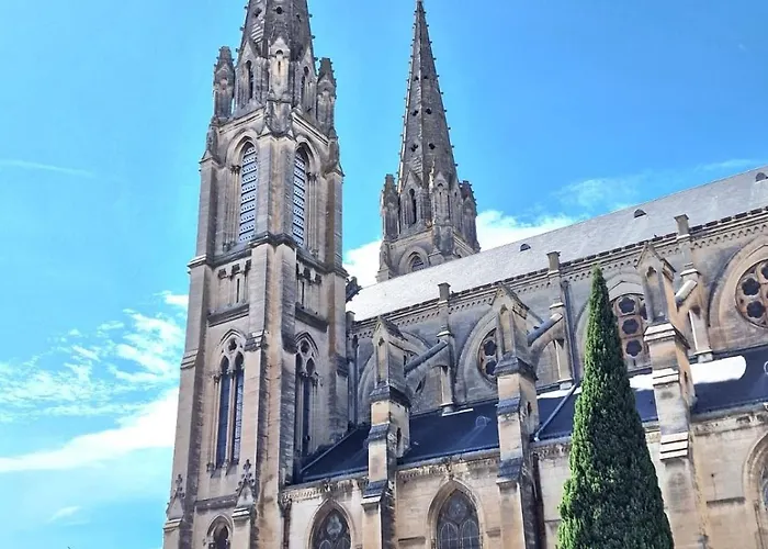 Le Saint Baudile 80sqm Parking Ac Church View Διαμέρισμα *