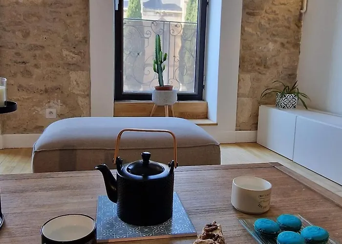 Διαμέρισμα Le Saint Baudile 80sqm Parking Ac Church View Νιμ